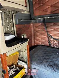 2016 Freightliner CASCADIA 6X4 T/A SLEEPER TRUCK