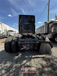 2016 Freightliner CASCADIA 6X4 T/A SLEEPER TRUCK