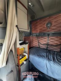 2016 Freightliner CASCADIA 6X4 T/A SLEEPER TRUCK