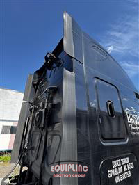2016 Freightliner CASCADIA 6X4 T/A SLEEPER TRUCK