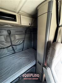 2017 Freightliner CASCADIA 6X4 T/A SLEEPER TRUCK