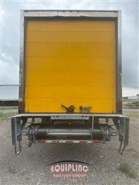 2018 Freightliner M2 4X2 S/A 26FT NON CDL BOX TR