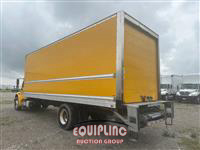 2018 Freightliner M2 4X2 S/A 26FT NON CDL BOX TR