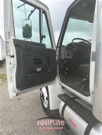 2018 International 4300 4X2 S/A 26FT NON CDL BOX 