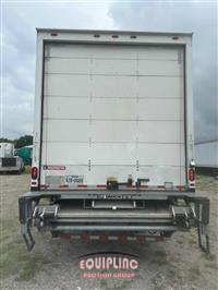 2020 Freightliner M2 4X2 S/A 26FT NON CDL BOX TR