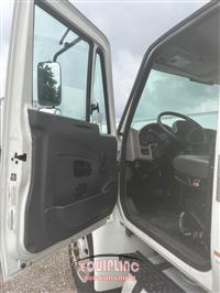 2018 International 4300 4X2 S/A 26FT NON CDL BOX 