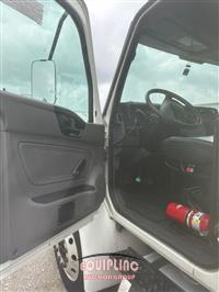 2020 International MV607 4X2 SA 26FT NON CDL BOX 