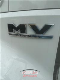 2020 International MV607 4X2 SA 26FT NON CDL BOX 