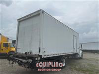 2017 Freightliner M2 4X2 S/A 26FT NON CDL BOX TR