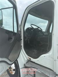 2017 Freightliner M2 4X2 S/A 26FT NON CDL BOX TR