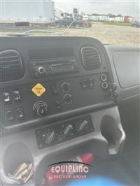 2017 Freightliner M2 4X2 S/A 26FT NON CDL BOX TR