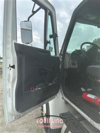 2018 International 4300 4X2 S/A 26FT NON CDL BOX 