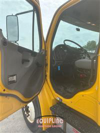2020 Freightliner M2 4X2 S/A 26FT NON CDL BOX TR
