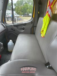 2020 Freightliner M2 4X2 S/A 26FT NON CDL BOX TR