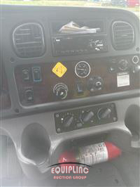 2020 Freightliner M2 4X2 S/A 26FT NON CDL BOX TR