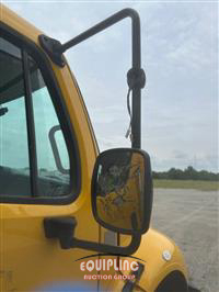 2020 Freightliner M2 4X2 S/A 26FT NON CDL BOX TR