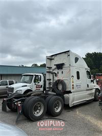 2018 Freightliner CASCADIA 6X4 T/A SLEEPER TRUCK