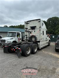 2018 Freightliner CASCADIA 6X4 T/A SLEEPER TRUCK