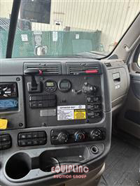 2018 Freightliner CASCADIA 6X4 T/A SLEEPER TRUCK