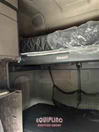 2018 Freightliner CASCADIA 6X4 T/A SLEEPER TRUCK