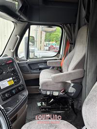 2018 Freightliner CASCADIA 6X4 T/A SLEEPER TRUCK