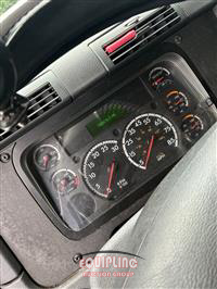 2018 Freightliner CASCADIA 6X4 T/A SLEEPER TRUCK