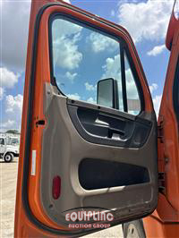 2016 Freightliner CASCADIA 6X4 T/A DAY CAB TRUCK