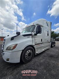 2019 Freightliner CASCADIA 6X4 T/A SLEEPER TRUCK