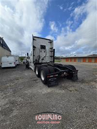 2019 Freightliner CASCADIA 6X4 T/A SLEEPER TRUCK