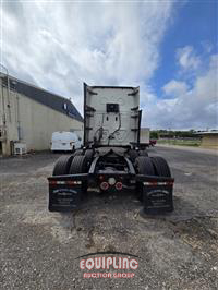 2019 Freightliner CASCADIA 6X4 T/A SLEEPER TRUCK
