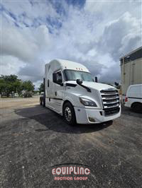 2019 Freightliner CASCADIA 6X4 T/A SLEEPER TRUCK