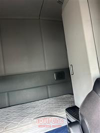 2018 Kenworth T680 6X4 T/A SLEEPER TRUCK TRA