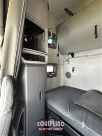 2023 VOLVO TRUCK VNL