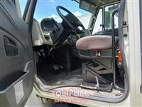 2016 International 4300 4X2 S/A 26FT NON CDL BOX 
