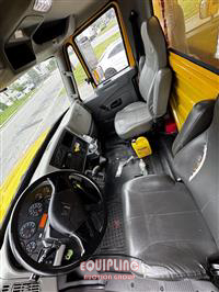 2019 International 4300 4X2 S/A 26FT NON CDL BOX 