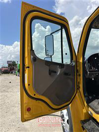 2018 Freightliner M2 4X2 26FT NON CDL BOX TRUCK