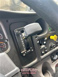 2016 Freightliner M2 4X2 S/A 26FT NON CDL BOX TR