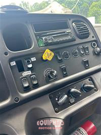 2016 Freightliner M2 4X2 S/A 26FT NON CDL BOX TR