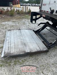 2016 Freightliner M2 4X2 S/A 26FT NON CDL BOX TR
