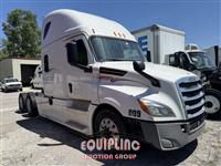 2019 Freightliner CASCADIA 6X4 T/A SLEEPER TRUCK