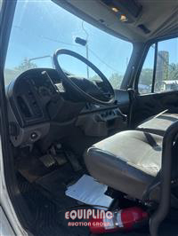 2013 Freightliner FL106
