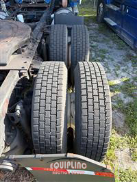 2005 VOLVO TRUCK VNM