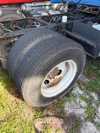 2005 VOLVO TRUCK VNM