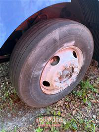 2005 VOLVO TRUCK VNM