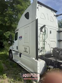 2018 Freightliner CASCADIA 6X4 T/A SLEEPER TRUCK