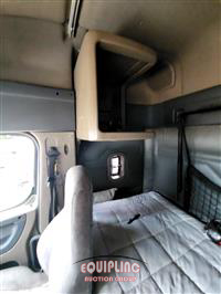 2016 Freightliner CASCADIA 6X4 T/A SLEEPER TRUCK