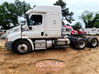 2016 Freightliner CASCADIA 6X4 T/A SLEEPER TRUCK