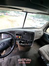2016 Freightliner CASCADIA 6X4 T/A SLEEPER TRUCK