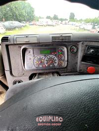 2016 Freightliner CASCADIA 6X4 T/A SLEEPER TRUCK