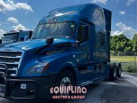 2019 Freightliner CASCADIA 6X4 T/A SLEEPER TRUCK